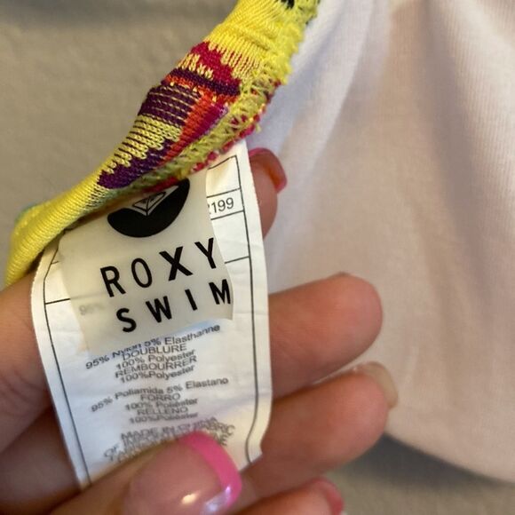 Roxy- yellow ruffle bandeau bikini top- Size large - Picture 4 of 7